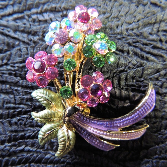 Jewelry - 💐💐 Vintage Flower Bouquet Brooch 💐💐